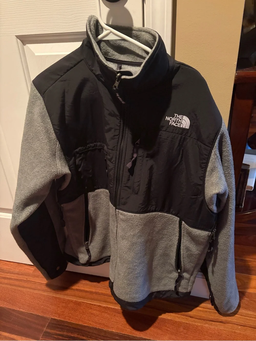 The North Face Men’s Denali Retro Jacket - size Medium - Grey and Black